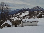 76 Salendo al Monte Tesoro vista verso il Monte Ocone, prima cimetta della costiera